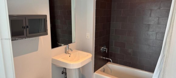 2 dormitorios propiedad comercial en venta en Miami, Miami-Dade, Florida, USA № 614863 23