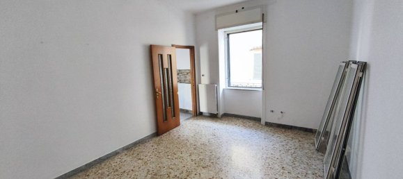 Apartamento de 3 dormitorios en San Sebastiano al Vesuvio, Italy No. 327731 6