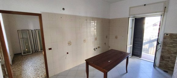 Apartamento de 3 dormitorios en San Sebastiano al Vesuvio, Italy No. 327731 5