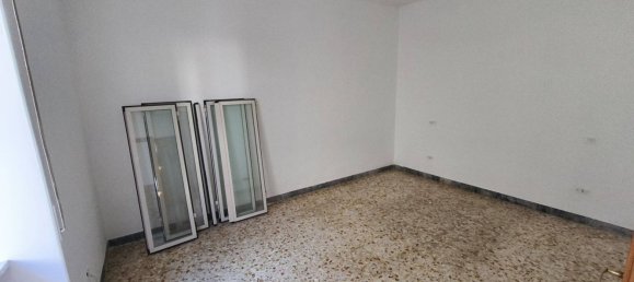 Apartamento de 3 dormitorios en San Sebastiano al Vesuvio, Italy No. 327731 4