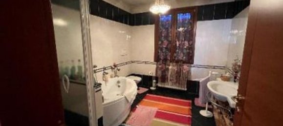 4 bedrooms House in Pegognaga, Italy No. 370586 10