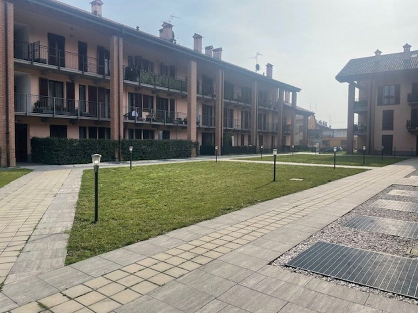 2-salle Appartement à San Donato Milanese, Italy No. 101645