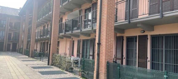 2-salle Appartement à San Donato Milanese, Italy No. 101645 2