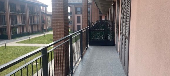 2-salle Appartement à San Donato Milanese, Italy No. 101645 7