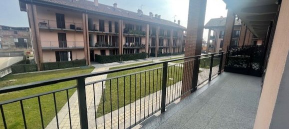 2-salle Appartement à San Donato Milanese, Italy No. 101645 8