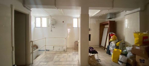 Gewerbliche Immobilie in Bari, Italy 200m², Nr. 297142 10