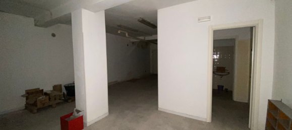 Gewerbliche Immobilie in Bari, Italy 200m², Nr. 297142 12
