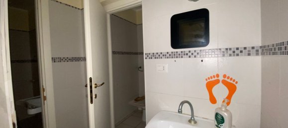 Gewerbliche Immobilie in Bari, Italy 200m², Nr. 297142 15