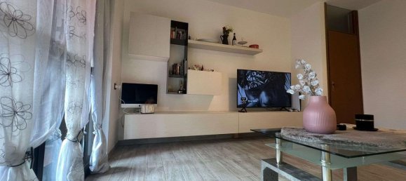 3 rooms Apartment in Settimo Milanese, Italy No. 70102 8