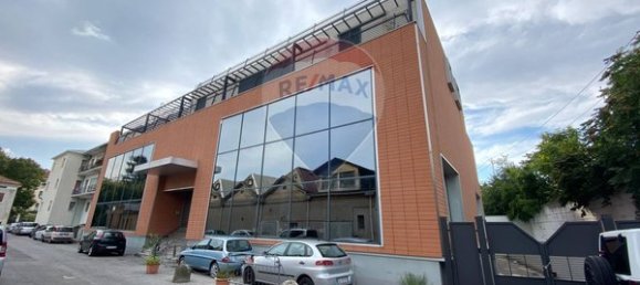 Коммерческая недвижимость с 12 комнатами в Брешиа, Италия № 73773 2