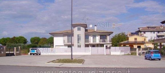 8-Zimmer Villa in Sant'Egidio alla Vibrata, Italy, Nr. 269946 16