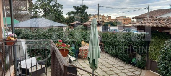 4 rooms House in Rome, Italy No. 143513 2