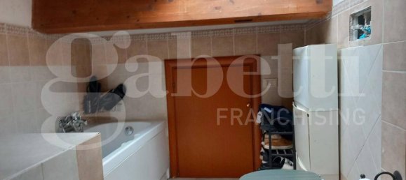 4 rooms House in Rome, Italy No. 143513 9