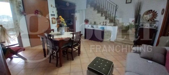 4 rooms House in Rome, Italy No. 143513 3