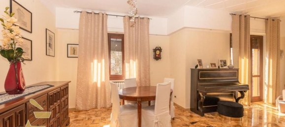 3-salle Appartement à Valenza, Italy No. 206167 9