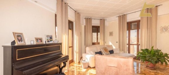 3-salle Appartement à Valenza, Italy No. 206167 12