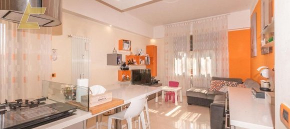 3-salle Appartement à Valenza, Italy No. 206167 3