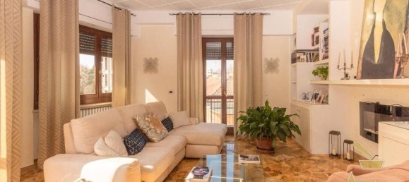3-salle Appartement à Valenza, Italy No. 206167 8