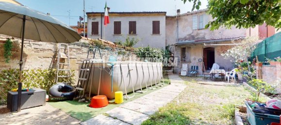 3 bedrooms Apartment in Guastalla, Italy No. 297998 2