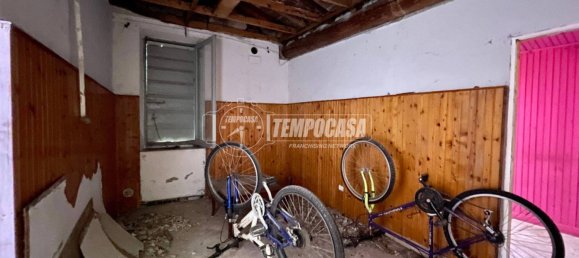 3 bedrooms Apartment in Guastalla, Italy No. 297998 9