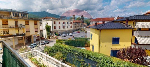 Apartamento de 4 dormitorios en Villafranca in Lunigiana, Italy No. 356188 20