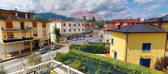 Apartamento de 4 dormitorios en Villafranca in Lunigiana, Italy No. 356188 2