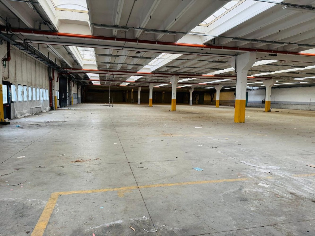 5000m² Warehouse in Carnate, Italy No. 359777