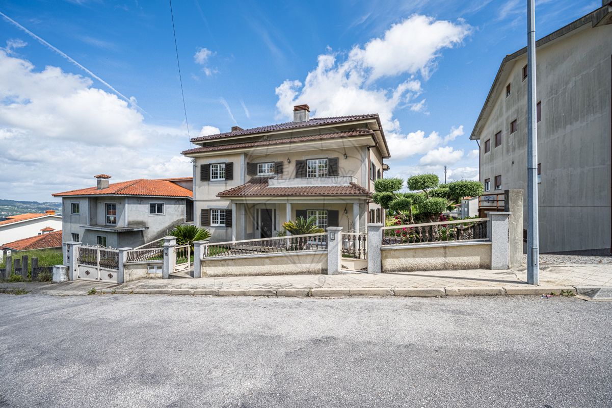 4 bedrooms House in Felgueiras, Portugal No. 26480