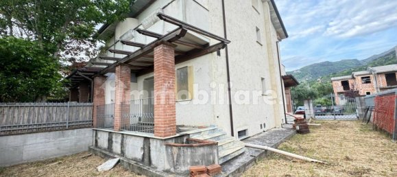 3 bedrooms Villa in Seravezza, Italy No. 111988 2