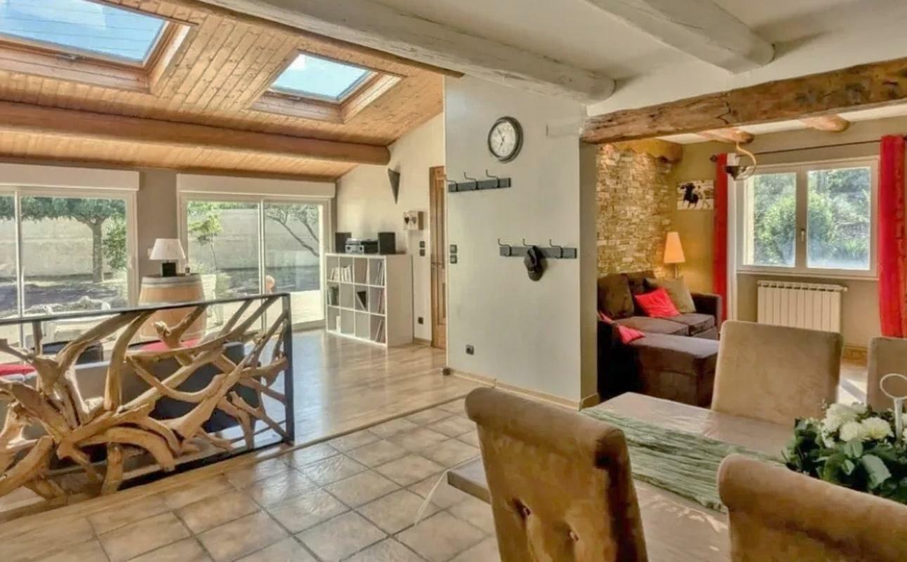 5 bedrooms Villa in Nimes, France No. 361238