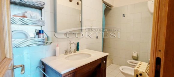 5 bedrooms House in Torgiano, Italy No. 360131 14