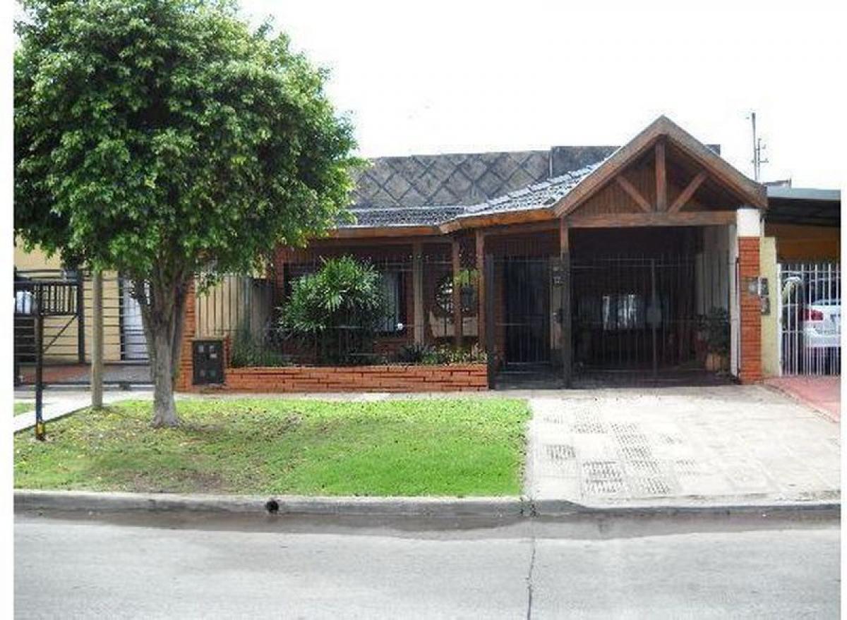 3 bedrooms House in Ituzaingo, Argentina No. 19578