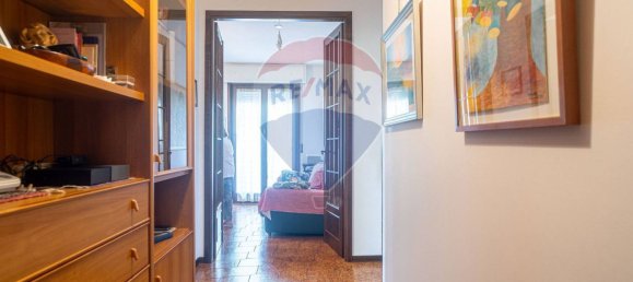 2 bedrooms Apartment in Parma, Italy No. 310967 3