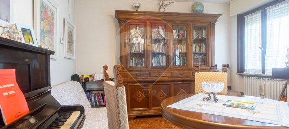 2 bedrooms Apartment in Parma, Italy No. 310967 4