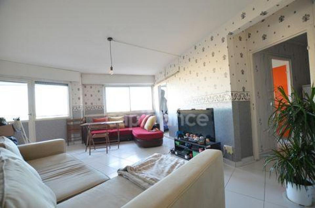 2 bedrooms Condo in Massy, France No. 28114