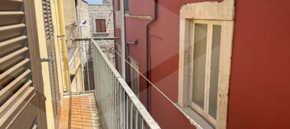 Дом с 6 комнатами в Корато, Италия № 32802 11