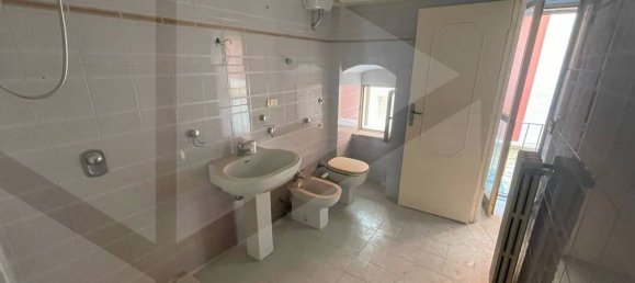 Дом с 6 комнатами в Корато, Италия № 32802 20