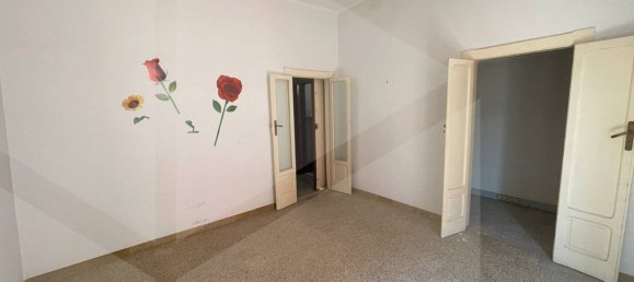 Дом с 6 комнатами в Корато, Италия № 32802 10