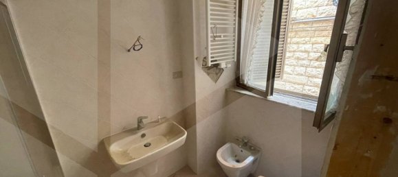 Дом с 6 комнатами в Корато, Италия № 32802 30