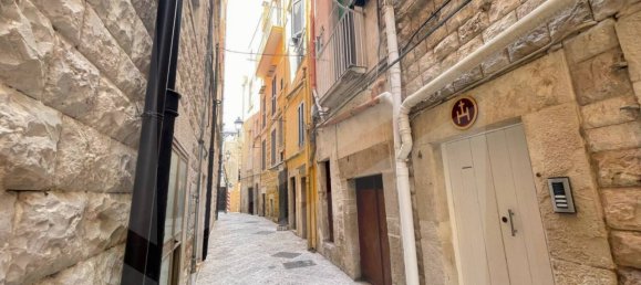 Дом с 6 комнатами в Корато, Италия № 32802 35