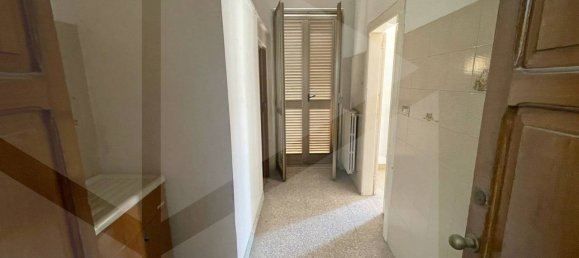 Дом с 6 комнатами в Корато, Италия № 32802 16