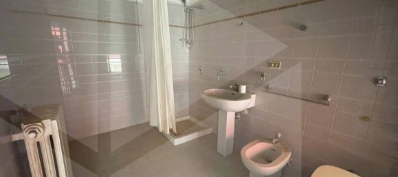 Дом с 6 комнатами в Корато, Италия № 32802 21