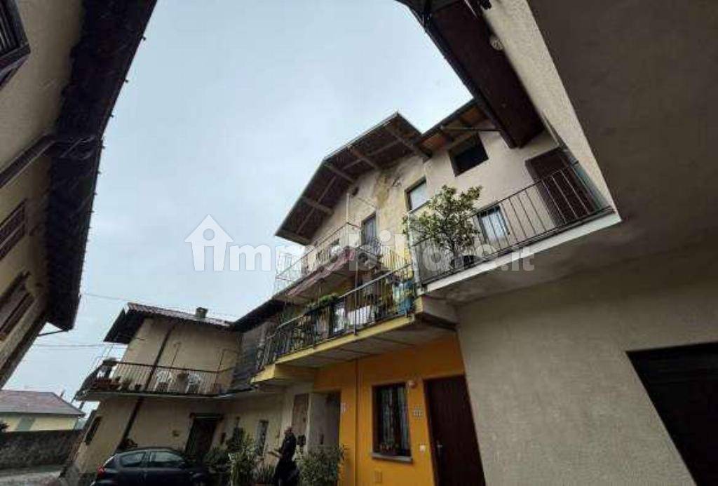 2 bedrooms Apartment in Cocquio-Trevisago, Italy No. 281760