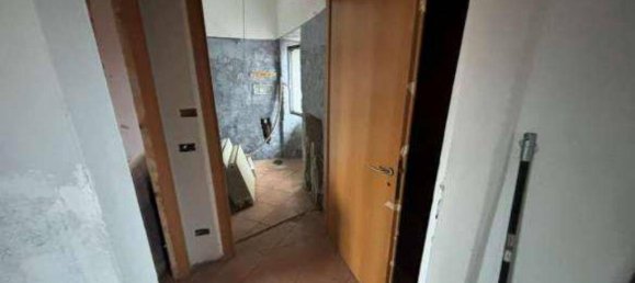 2 bedrooms Apartment in Cocquio-Trevisago, Italy No. 281760 8