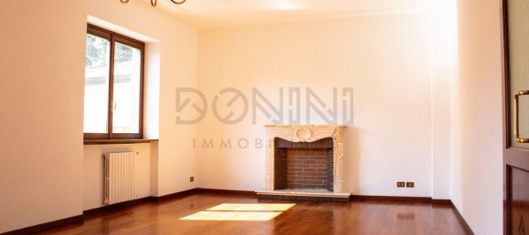 Квартира с 3 комнатами в Традате, Италия № 15752 2