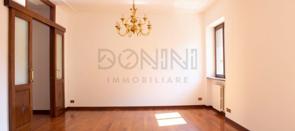 Квартира с 3 комнатами в Традате, Италия № 15752 4