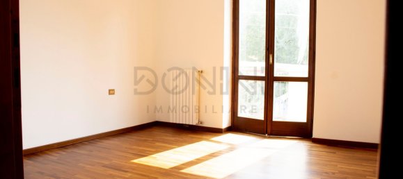 Квартира с 3 комнатами в Традате, Италия № 15752 11