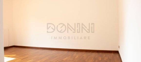 Квартира с 3 комнатами в Традате, Италия № 15752 10