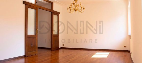 Квартира с 3 комнатами в Традате, Италия № 15752 3