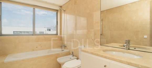 Dúplex de 4 dormitorios en Matosinhos, Portugal No. 127689 24